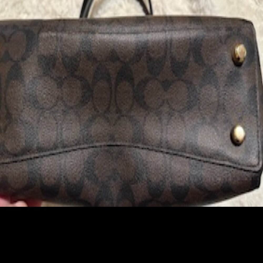 Coach Signature Cammie Tote - Picture 4 of 7